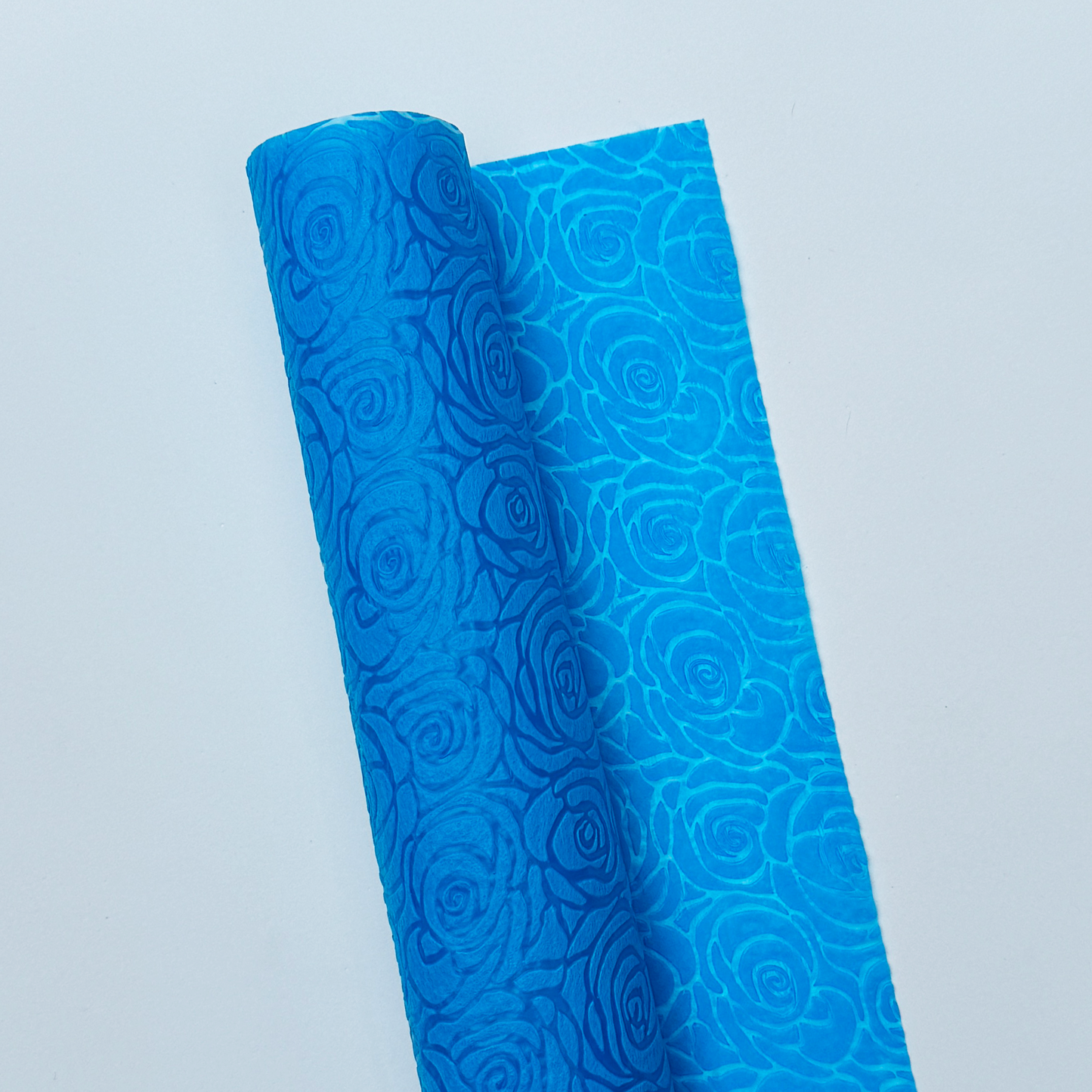 PAPEL GOFRADO ROSAS