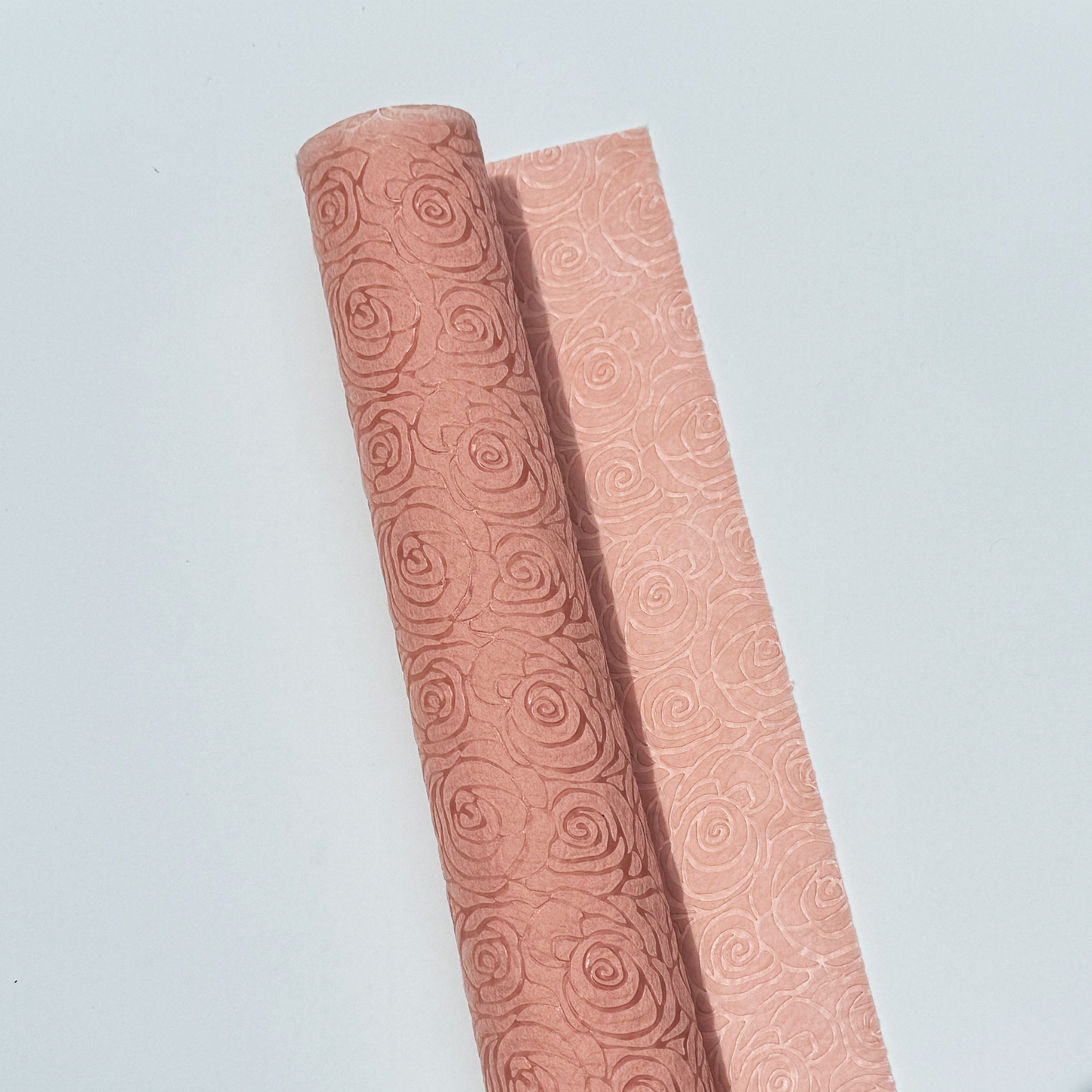 PAPEL GOFRADO ROSAS